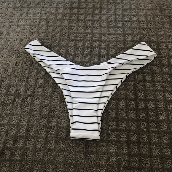 Other - striped cheeky bikini bottoms